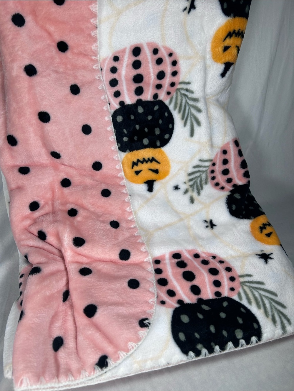 NWT Rachel Roy Halloween Pumpkin Reversible Plush Throw Blanket 60x70 Pink - Picture 7 of 12